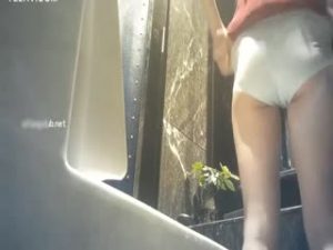 hslmw.com【厕所偷拍】国内高级夜总会女厕偷拍来嘘嘘的小姐有几个颜值还不错-色葫芦视频网